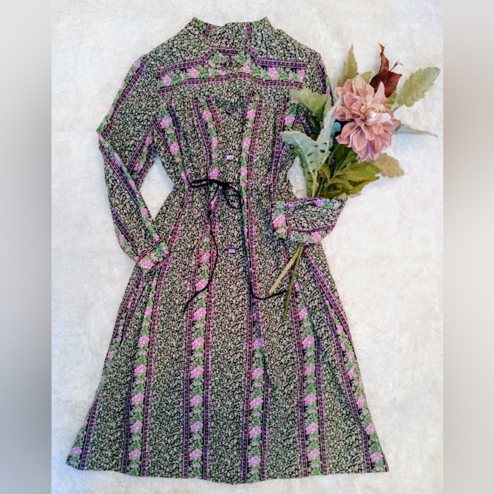 Vintage :: 60s Handmade Women's Floral Sheath Dress - Picture 1 of 7